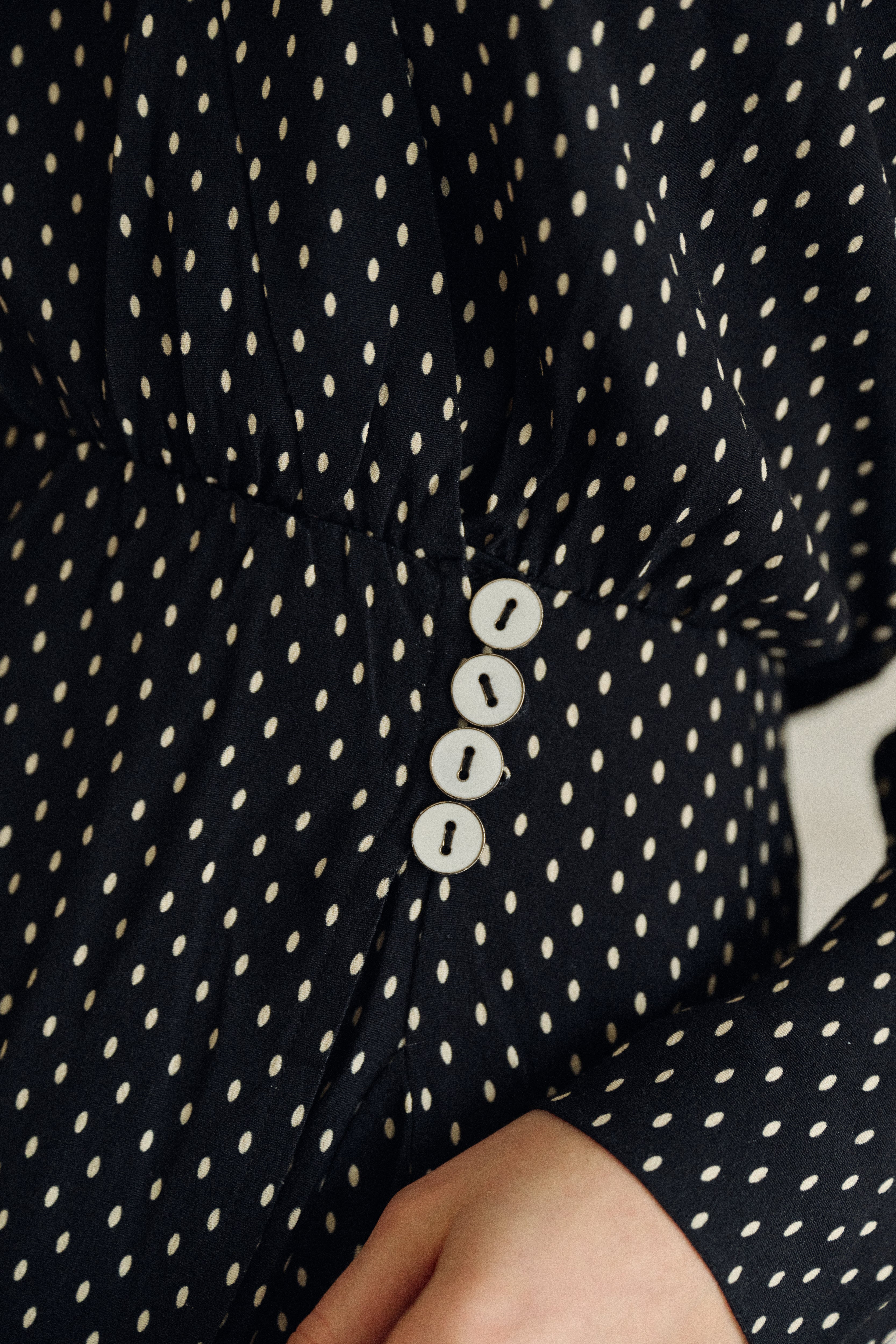 PAUEME I ROBE I Robe Courte Savannah - Noire à pois Romance